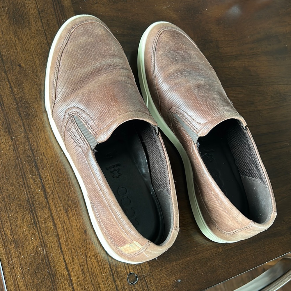 Men’s slip on brown shoes